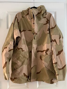 US Military Parka Cold Weather Desert New Camo Medium Long ECWCS GoreTex Dsu